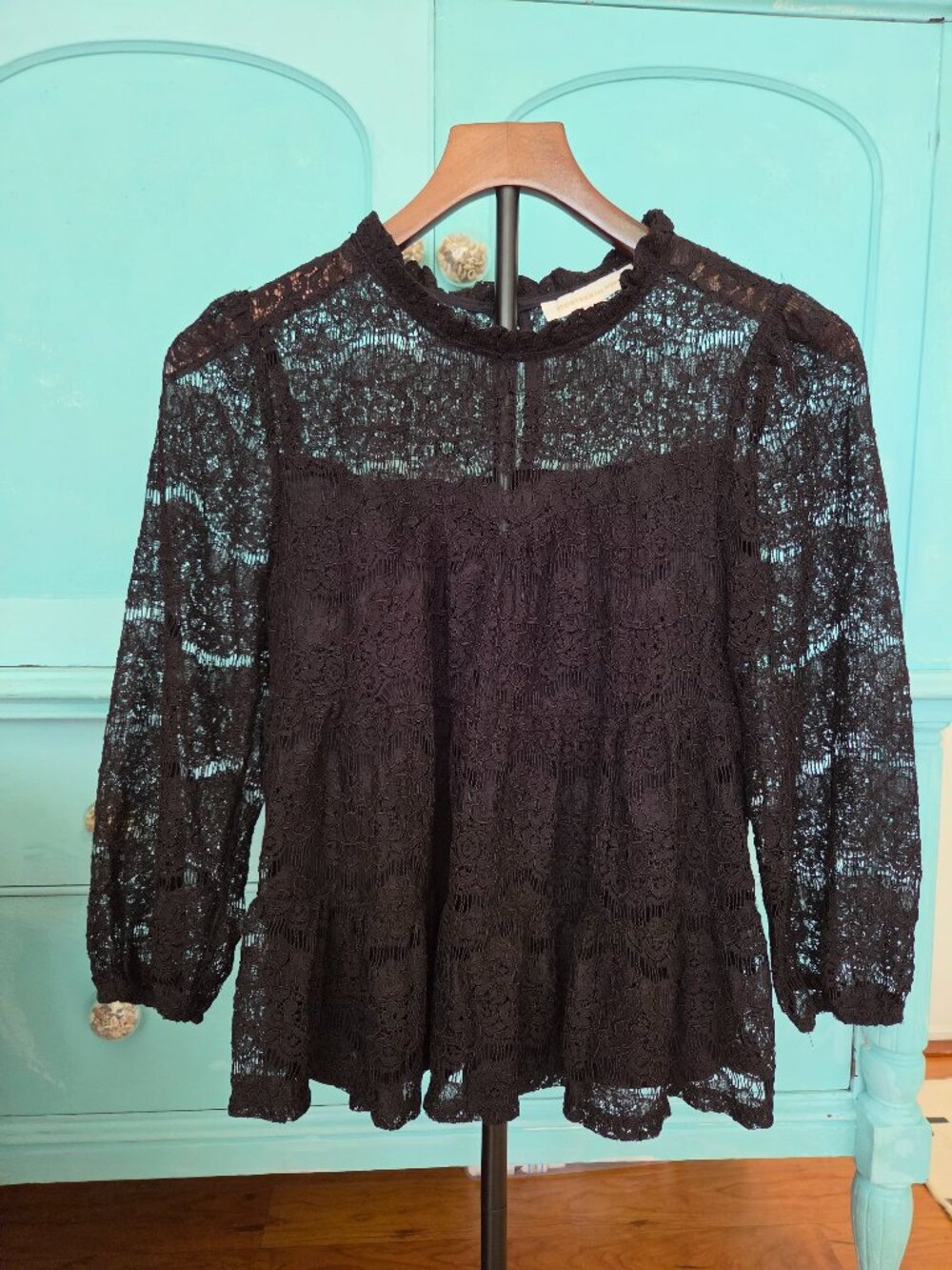 Monteau Los Angeles Size Medium Black Lace Three Quarter Sleeve Babydoll Blouse